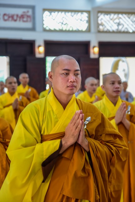 Pratimoksa commandment rite and precept listen at Hoang Phap pagoda